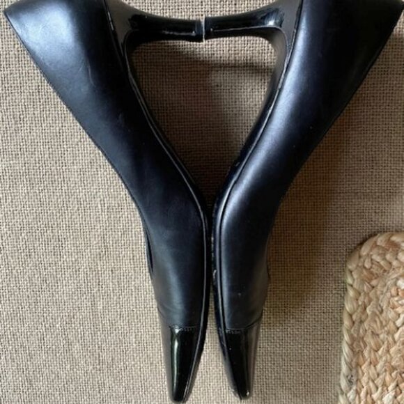 SALVATORE FERRAGAMO Cap Toe Black Leather Women’s Kitten Heel Pumps Shoes Sz 8AA - Picture 4 of 6